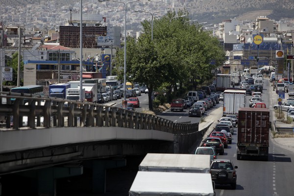 “Λίφτινγκ” στις νησίδες σε κεντρικές οδικές αρτηρίες. Σχέδιο ανάπλασης 600 χιλιομέτρων