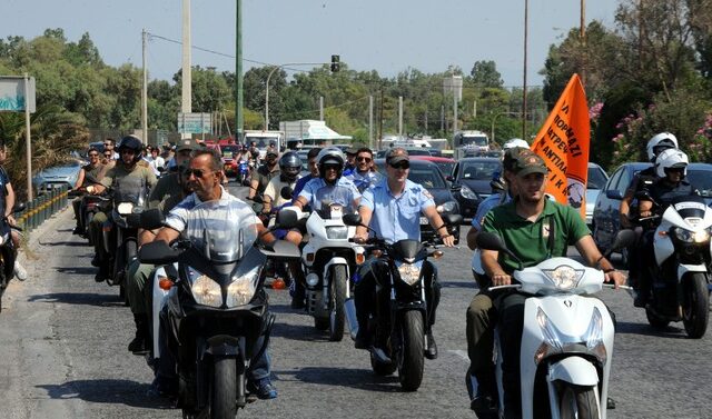 Μηχανοκίνητη πορεία κατά των απολύσεων στους δήμους