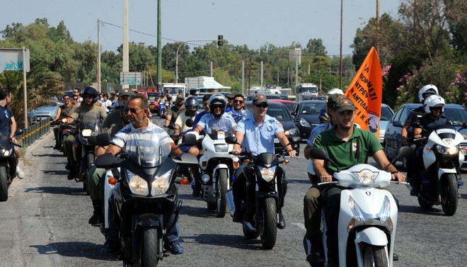 Μηχανοκίνητη πορεία κατά των απολύσεων στους δήμους