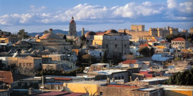 Κίνδυνος παρέμβασης της UNESCO για την παλιά πόλη της Ρόδου