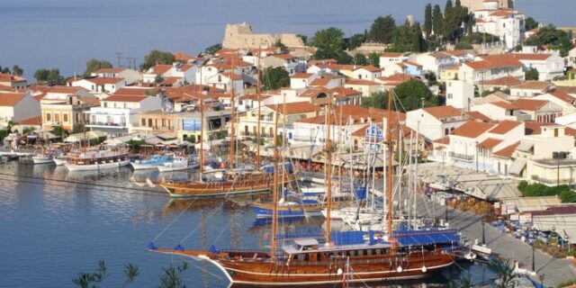 Μαζεύουν χρήματα για τσάρτερ στη Σάμο