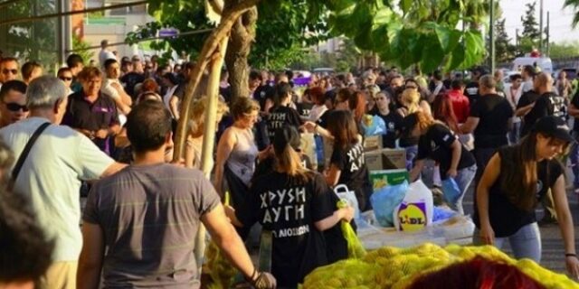 “Πόλεμος” Καμίνη – Χρυσής Αυγής για συσσίτιο μίσους στην πλατεία Αττικής