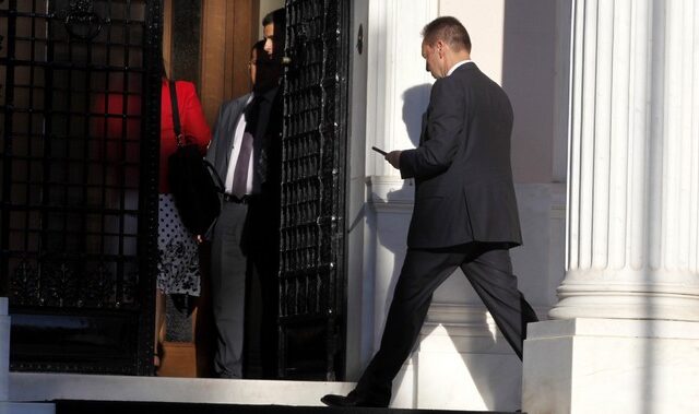 Νομοτεχνικές βελτιώσεις για να “περάσει” το πολυνομοσχέδιο