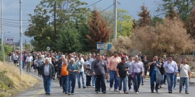 Θήβα: Συμπλοκή κατοίκων με ΜΑΤ για τους ρομά