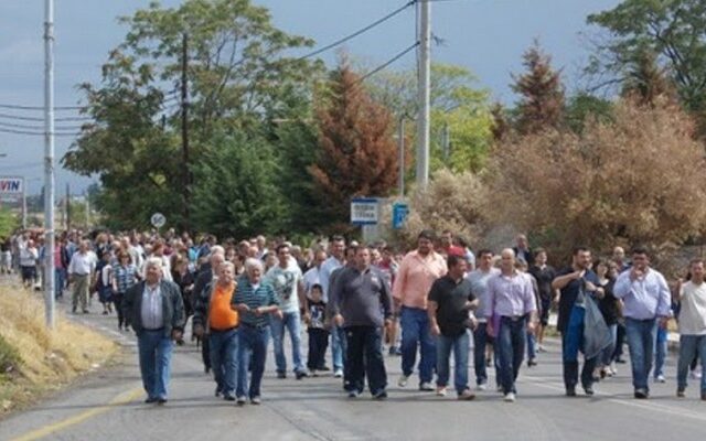Θήβα: Συμπλοκή κατοίκων με ΜΑΤ για τους ρομά
