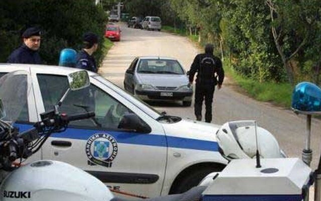 Τρίκαλα: Ένοπλοι κουκουλοφόροι έκλεψαν αυτοκίνητο με καρπούζια