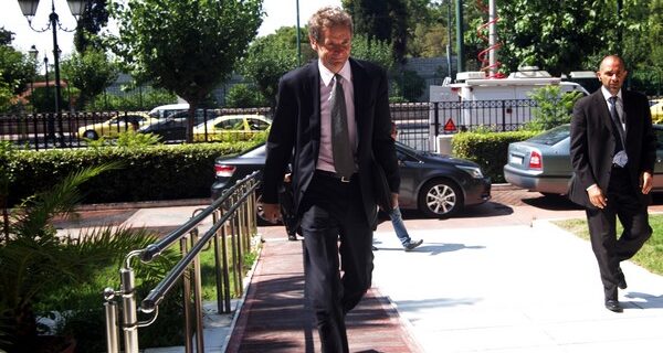 Reuters: Συμφωνία με την τρόικα μέχρι τη Δευτέρα. “Αγκάθι” η κινητικότητα των δημοσίων υπαλλήλων
