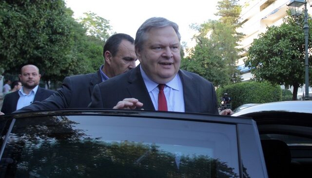 Βενιζέλος σε τρόικα: “Η κοινωνία δεν αντέχει νέα μέτρα”