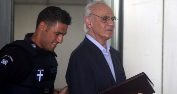 Ένταση ανάμεσα σε Τσοχατζόπουλο και στον συνήγορο του Ζήγρα στη δίκη για τις μίζες από εξοπλιστικά