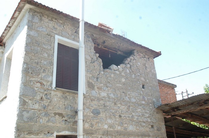 “Κόκκινα” και ακατοίκητα δεκάδες σπίτια σε χωριά της Φθιώτιδας από τον σεισμό