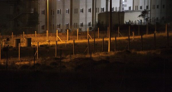 Αμυγδαλέζα: Παίζοντας με τους ανύπαρκτους νεκρούς