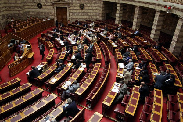Βουλή: Στα 1.492.704 ευρώ, η μηνιαία δαπάνη για τις συντάξεις σε βουλευτές και ευρωβουλευτές