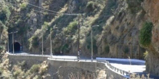 Χανιά: Κλείνει ο δρόμος μετά το τροχαίο με τον “ιπτάμενο” βράχο
