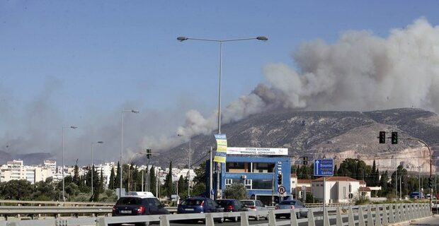 Μαρκόπουλο: Κάηκαν σπίτια και αγροικίες. Βελτιωμένη η κατάσταση πλέον