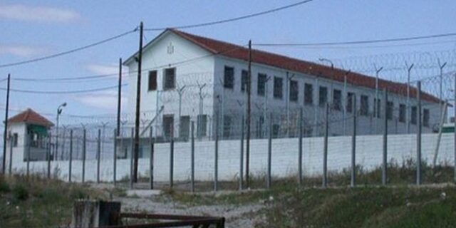 Απέδρασε αλλά το μετάνιωσε και επέστρεψε στις φυλακές Κασσαβέτειας