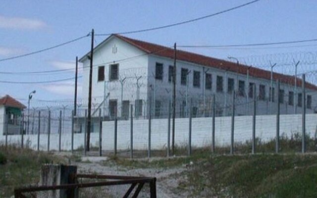 Απέδρασε αλλά το μετάνιωσε και επέστρεψε στις φυλακές Κασσαβέτειας
