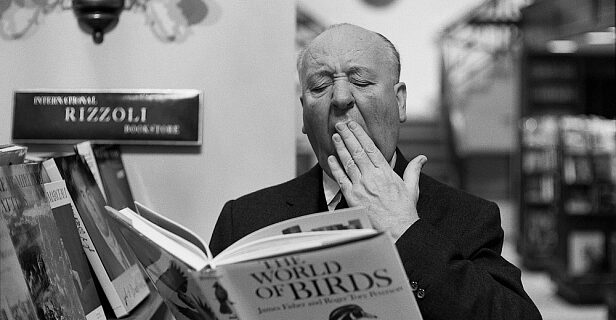 O Άλφρεντ Χίτσκοκ στον τόπο του εγκλήματος