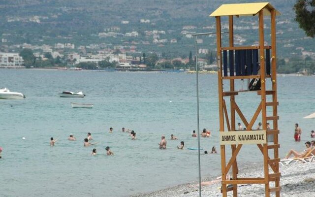 Πρόστιμο στο δήμο Καλαμάτας για έλλειψη ναυαγοσωστών