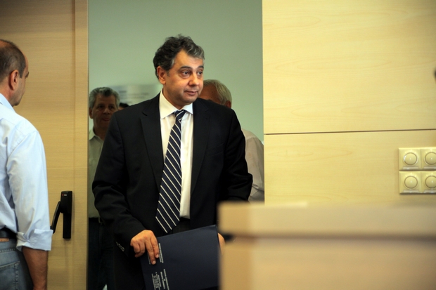 Κορκίδης: Η τρόικα πιέζει για μειώσεις μισθών 32% στο λιανεμπόριο