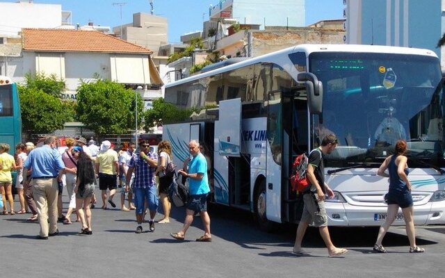 Χανιά: “Δωρεάν εισιτήρια μόνο για Ελληνάκια” σε λεωφορείο του ΚΤΕΛ