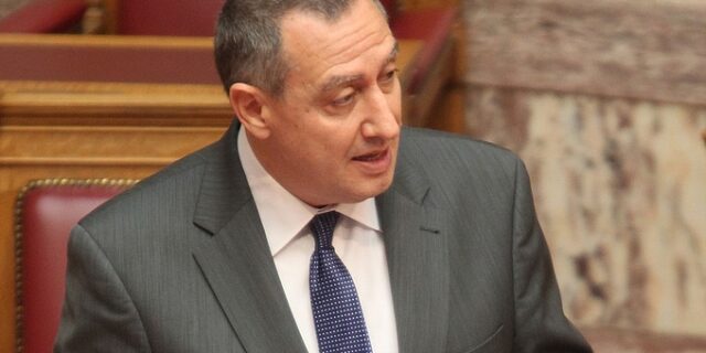 Μερική διάψευση Μιχελάκη για δημοτικά ραδιόφωνα: Πρώτα αξιολόγηση, μετά απόλυση