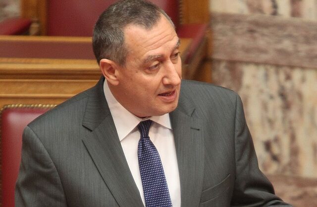 Μερική διάψευση Μιχελάκη για δημοτικά ραδιόφωνα: Πρώτα αξιολόγηση, μετά απόλυση