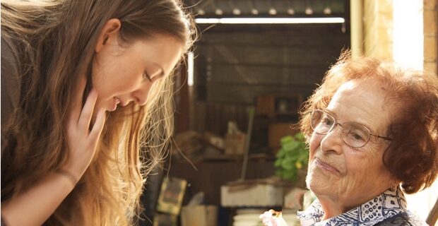 “You Know What? I Love You”: Μια ταινία για την Ελληνίδα γιαγιά