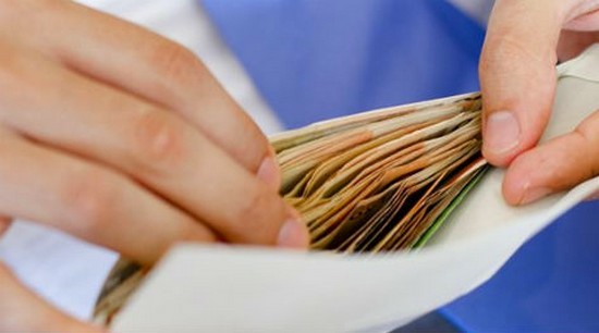 NΥΤ: Για τους Έλληνες, το να ακολουθείς κανόνες είναι ηλιθιότητα. Εμπιστεύονται καλύτερα το “fakelaki”