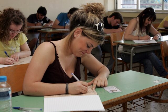 Μαραθώνια εισαγωγή στην Τριτοβάθμια: Τέσσερις φορές Πανελλαδικές θα δίνουν οι μαθητές