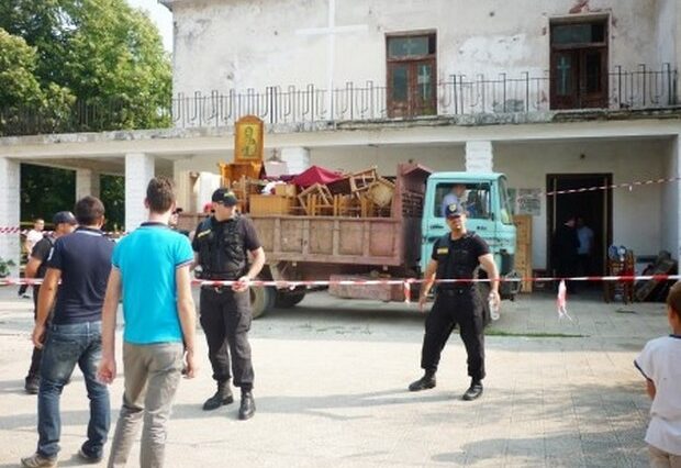 Αλβανικό ΥΠΕΞ: Η ευθύνη για τα επεισόδια στον ναό της Πρεμετής ανήκει σε ιερείς και πιστούς