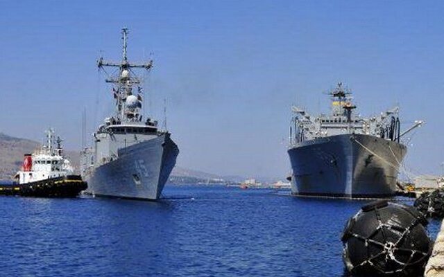 Ελεύθεροι δημοσιογράφος και οπερατέρ για ρεπορτάζ στη βάση της Σούδας