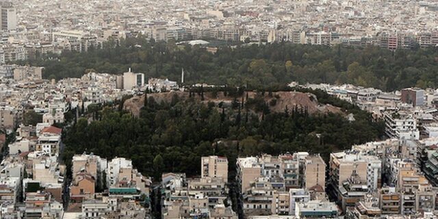 Στο έλεος του Μνημονίου και ο λόφος του Στρέφη