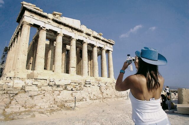 Επενδύσεις 5 δισ. ευρώ στον τουρισμό και 22,5 εκατ. τουρίστες το 2014