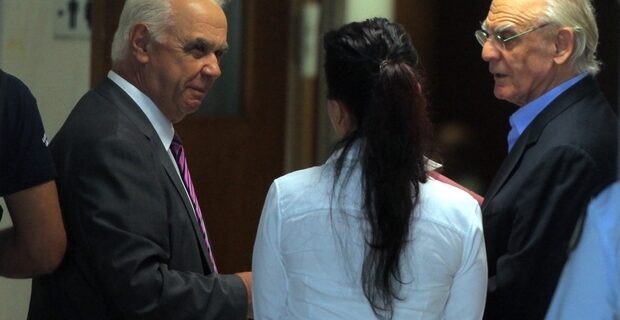Χωρίς αναστολή στην φυλακή οδηγούνται με ποινή κάθειρξης 20 ετών ο Άκης Τζοχατζόπουλος και με ποινή 12 χρόνια η Βίκυ Σταμάτη και η κόρη του Αρετή