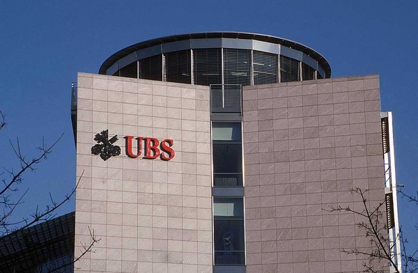 Η UBS καταβάλει 120 εκατ. δολάρια ως συμβιβασμό με επενδυτές
