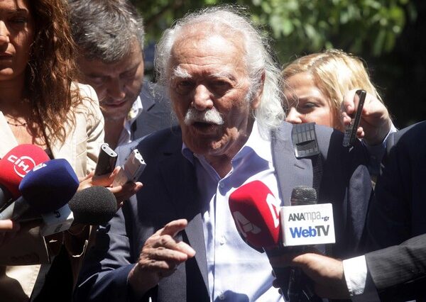 Γλέζος: “Έχουμε ευθύνη που δεν έχουμε πείσει τον κόσμο να ρίξει την κυβέρνηση”