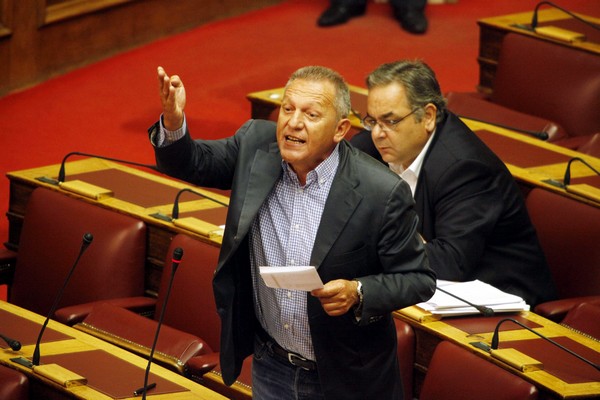Χάος στη Βουλή. Σ. Κεδίκογλου: “Πουλήσατε τον 902 σε οφ σορ -Παφίλης: Είστε αισχρός. Φέρτε στοιχεία