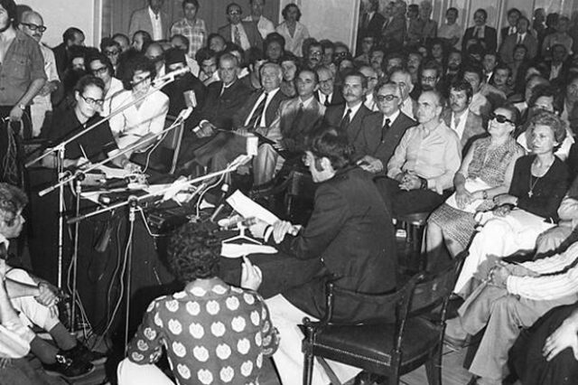 44 χρόνια από την ίδρυση του ΠΑΣΟΚ: Ολόκληρη η ιστορική διακήρυξη της 3ης Σεπτέμβρη
