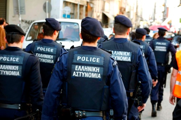 Απόφαση υπ. Προστασίας του Πολίτη: Παύουν τους αστυνομικούς – συνοδούς της Χρυσής Αυγής