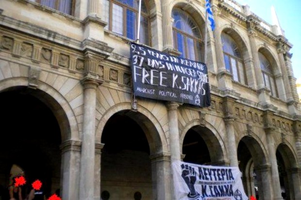 Κατέλαβαν το δημαρχιακό μέγαρο Ηρακλείου