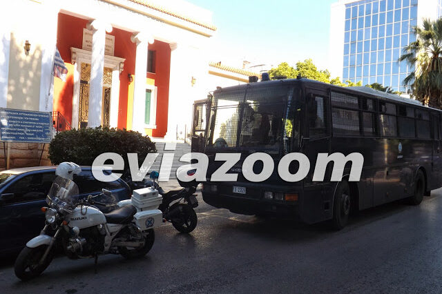 Εύβοια: Aναβλήθηκε δίκη των χρυσαυγιτών γιατί κανείς δικηγόρος δεν αναλάμβανε την υπόθεση