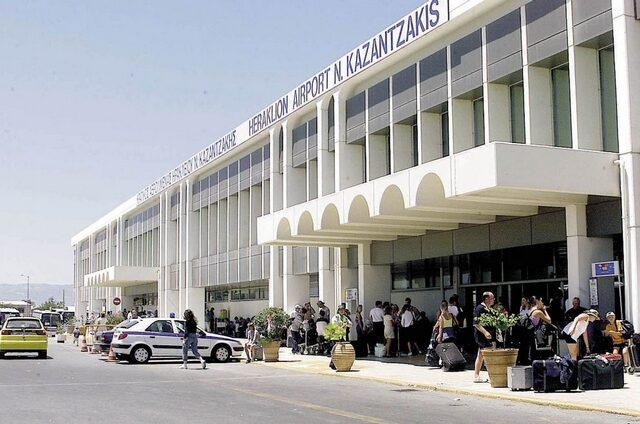 Λαχτάρισαν για το C-130 στο αεροδρόμιο Ηρακλείου