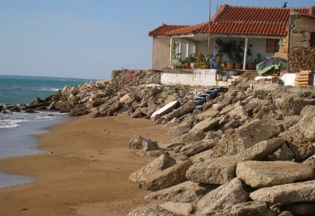 Τακτοποίησαν αυθαίρετα και τώρα καλούνται να πληρώσουν κρυφούς φόρους