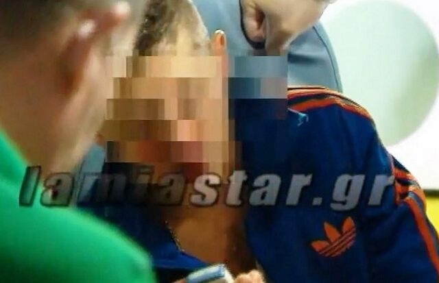 Λαμία: Αιμόφυρτος νεαρός Αλβανός καταγγέλλει ότι ξυλοκοπήθηκε από χρυσαυγίτη