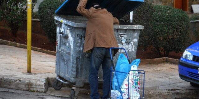 Ψάχνοντας για πατριωτισμό στα σκουπίδια