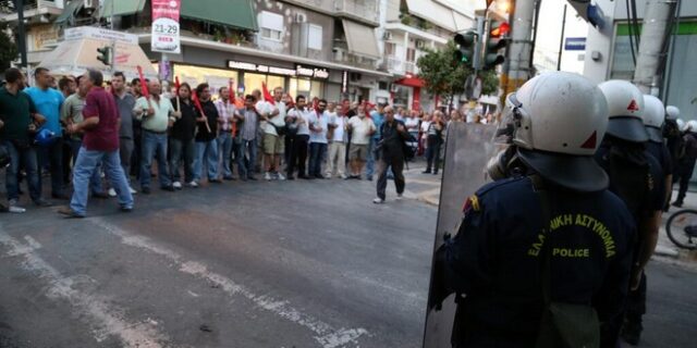 Μαζικές αντιφασιστικές πορείες σε Νίκαια και άλλες πόλεις
