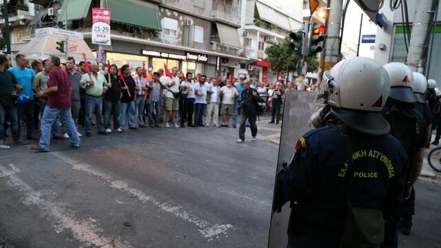 Μαζικές αντιφασιστικές πορείες σε Νίκαια και άλλες πόλεις