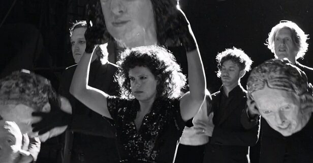 Αwesome alert! O Αντον Κόρμπιν σκηνοθετεί το “Reflektor’ των Arcade Fire!