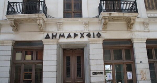 Δήμοι: Εισπράττουν κονδύλια, αλλά δεν δίνουν ούτε σεντ σε οφειλές