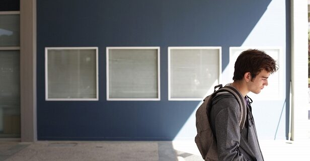 Τα πράγματα που κάνουν οι άνθρωποι. Είδαμε το «Luton» του Μιχάλη Κωνσταντάτου